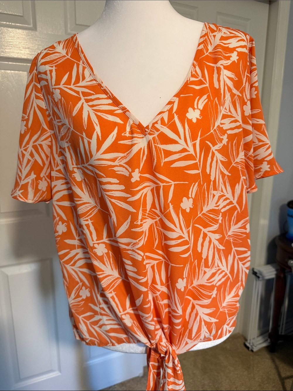 Nine Britton Women's Orange Tropical Print V-Neck Tie-Hem Top - Medium